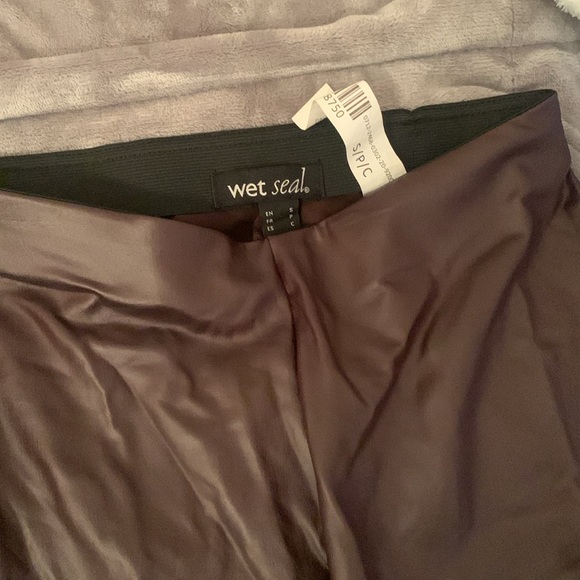 2 Fake leather flare pants - Picture 3 of 3